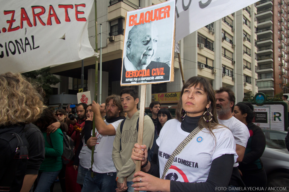 Marcha y Escrache de agrupación HIJOS a Massot y Blaquier. 23 de mayo de 2015, Ciudad de Buenos Aires. Foto: Daniela Yechúa / ANCCOM