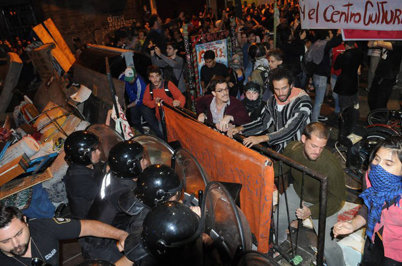 12_-_03_-_represion_sala_alberdi_6